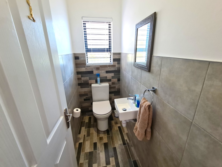 4 Bedroom Property for Sale in Noorsekloof Eastern Cape